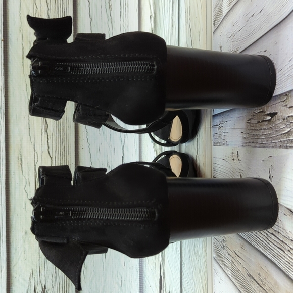 Lauren Conrad Girlfriend Faux Suede Heels - Picture 3 of 7